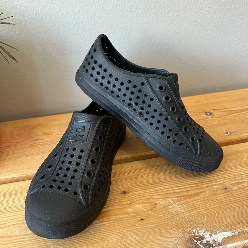 Sketchers Water Shoes kids size 1